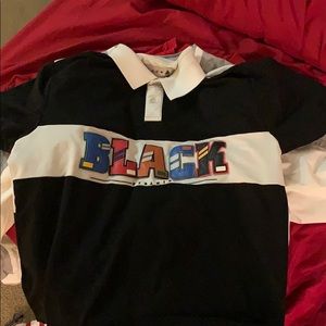 BLACK PYRAMID COLLARED TEE